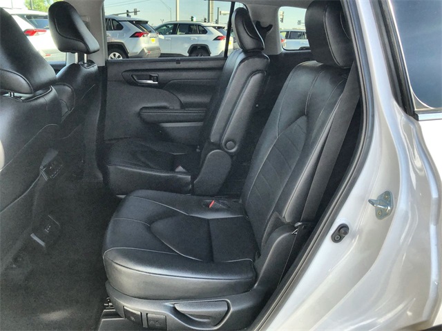 2024 Toyota Highlander XLE photo 11