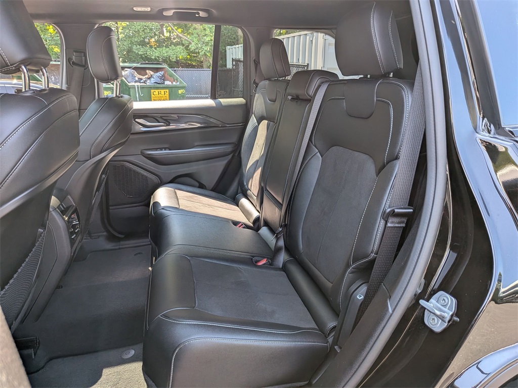 2023 Jeep Grand Cherokee Altitude photo 22