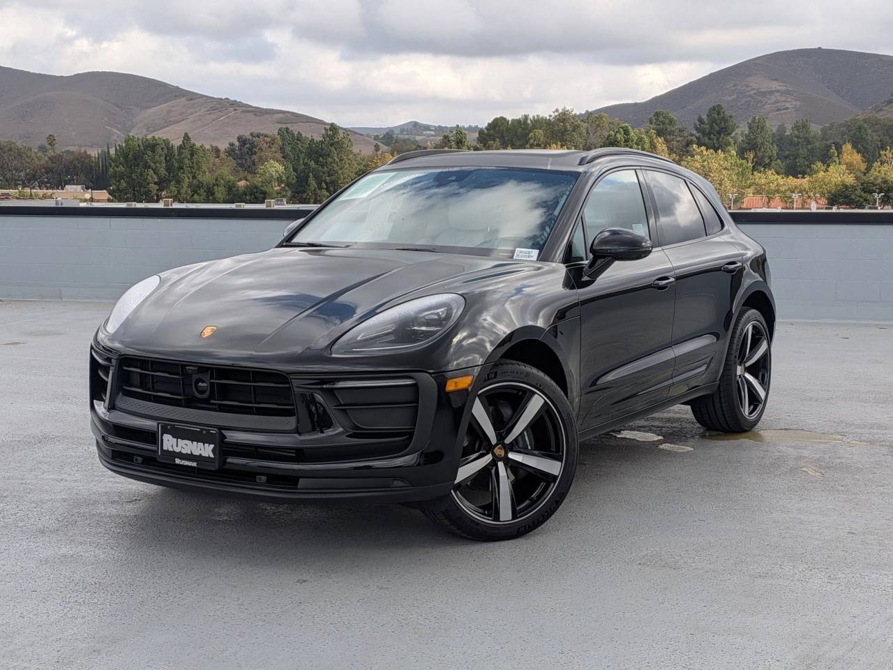 2025 Porsche Macan Base