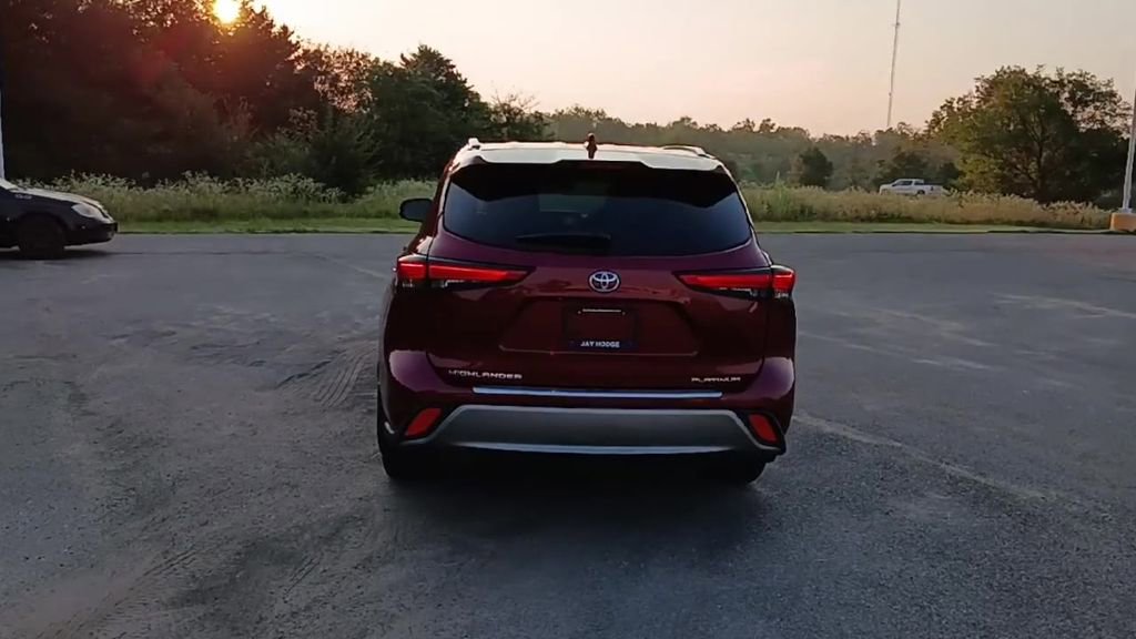 2022 Toyota Highlander Platinum photo 4