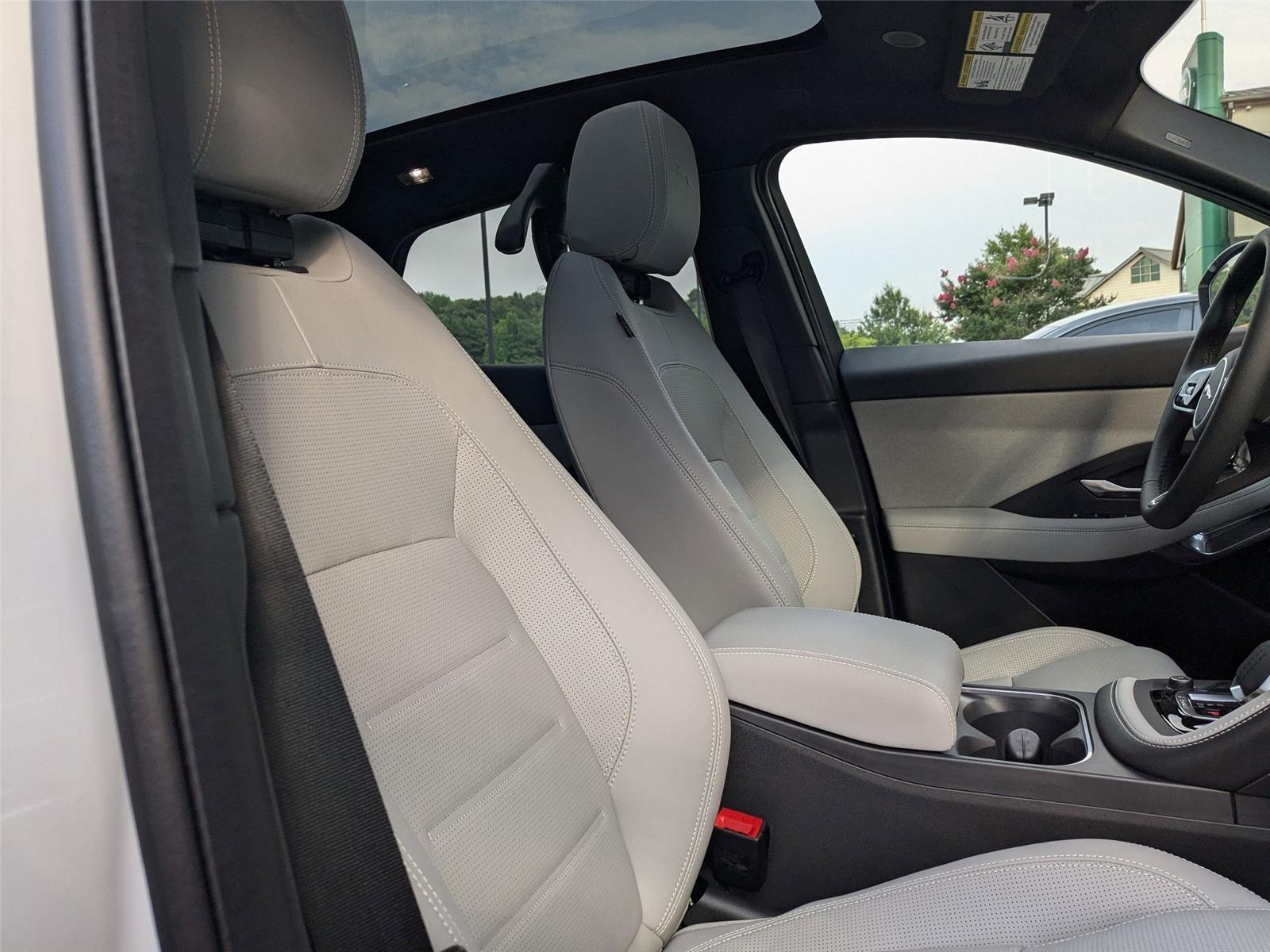 2024 Jaguar E-PACE R-Dynamic SE photo 34