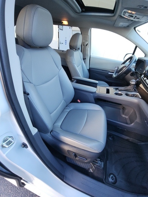2023 Toyota Sienna XLE photo 17