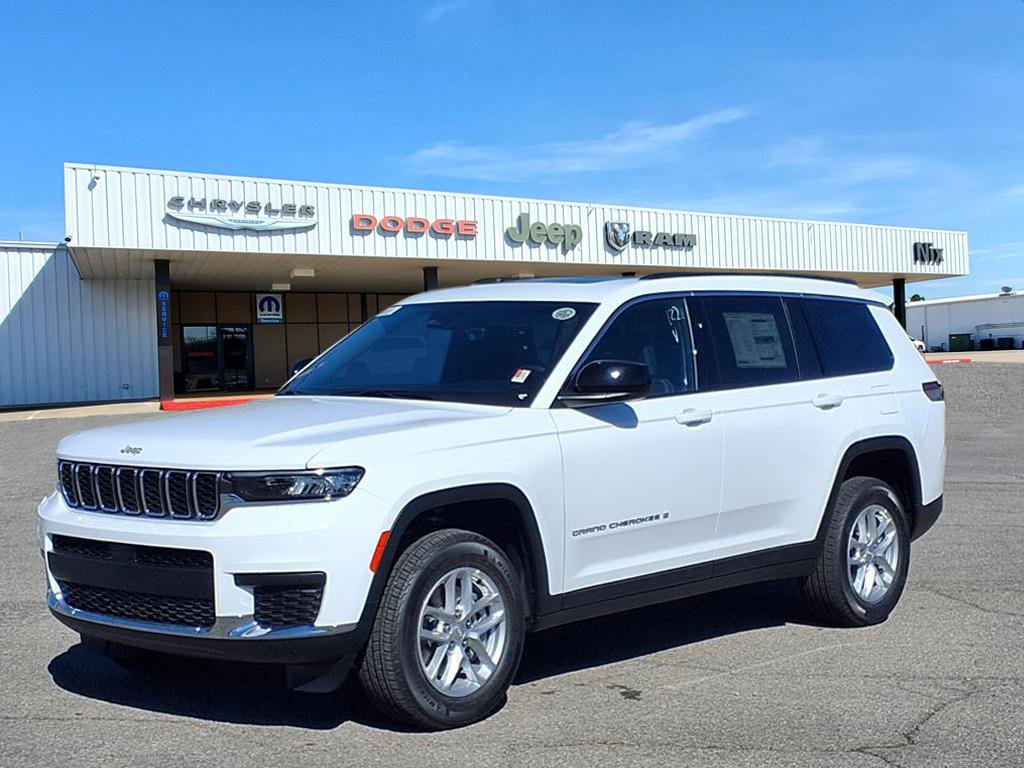 2025 Jeep Grand Cherokee L Laredo's photo