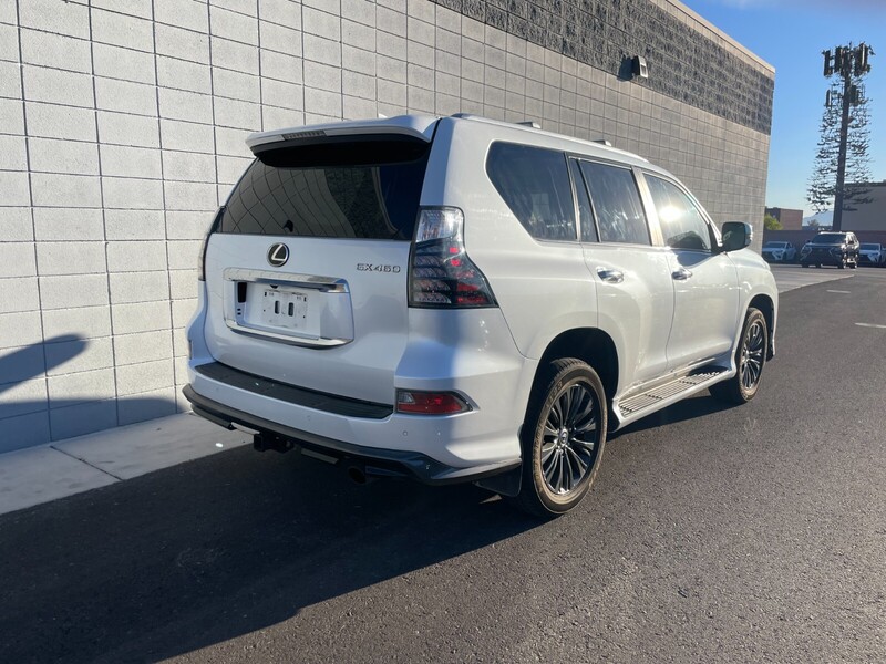 2023 Lexus GX 460 photo 2