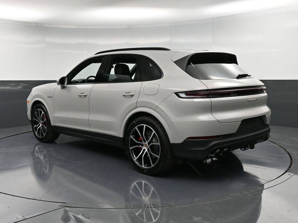 2026 Porsche Cayenne E-Hybrid S photo 2