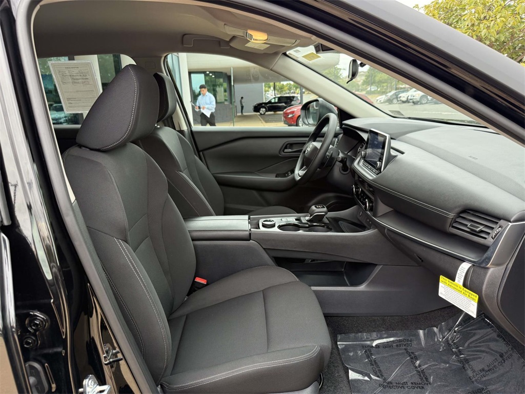 2025 Nissan Rogue S photo 10