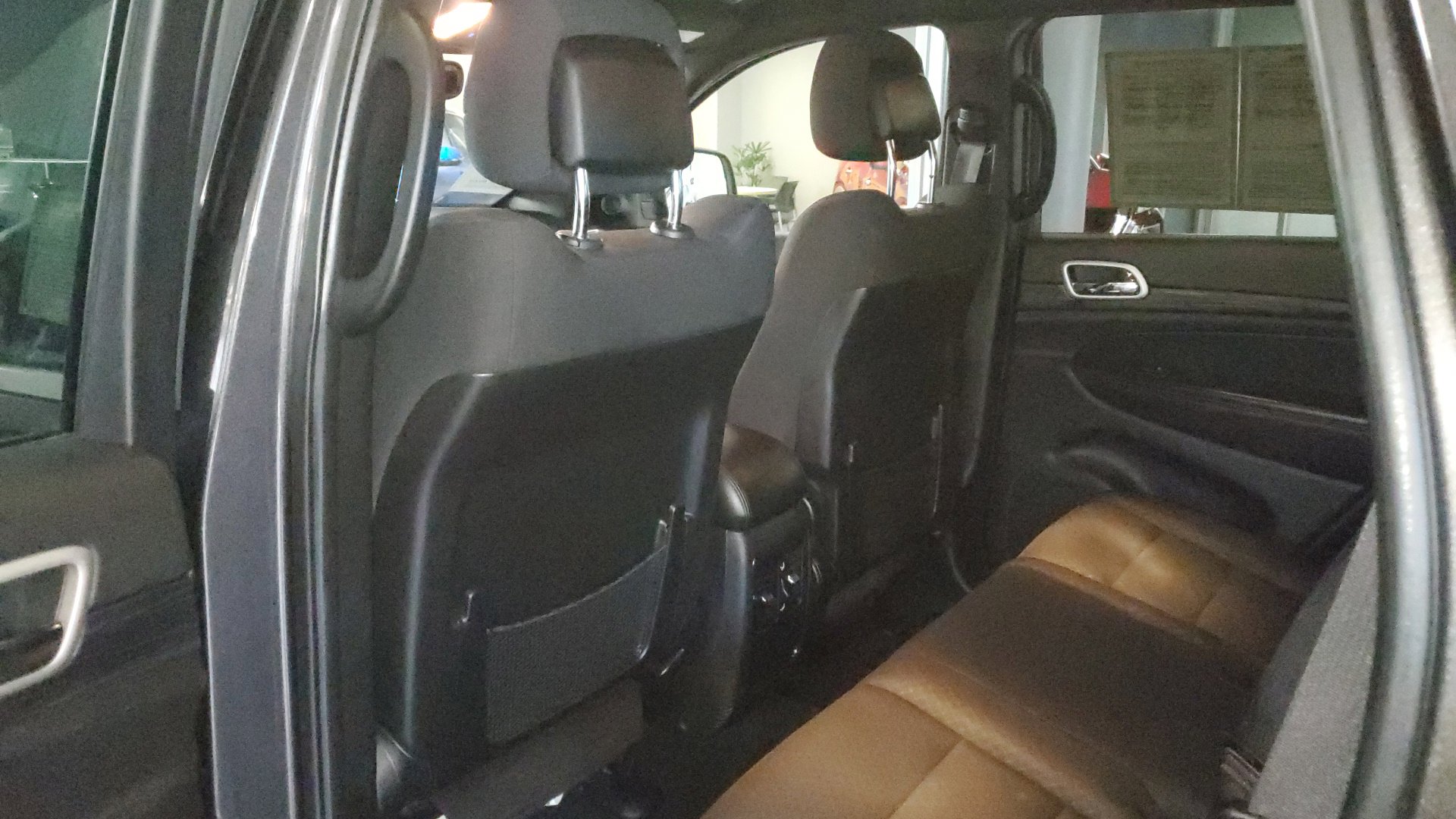 2021 Jeep Grand Cherokee Laredo E photo 12