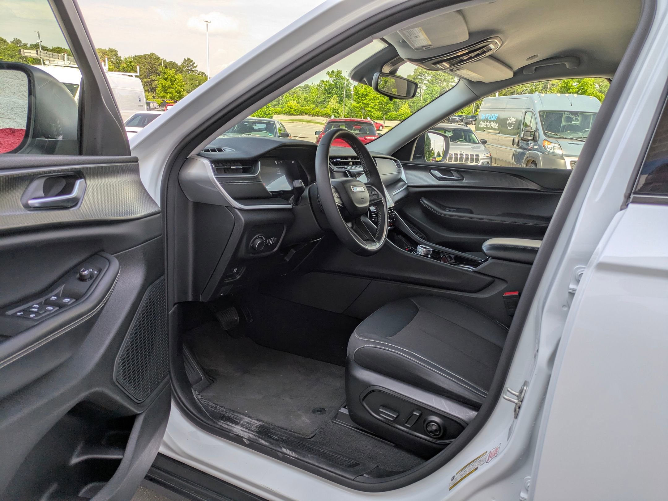 2023 Jeep Grand Cherokee Laredo photo 22