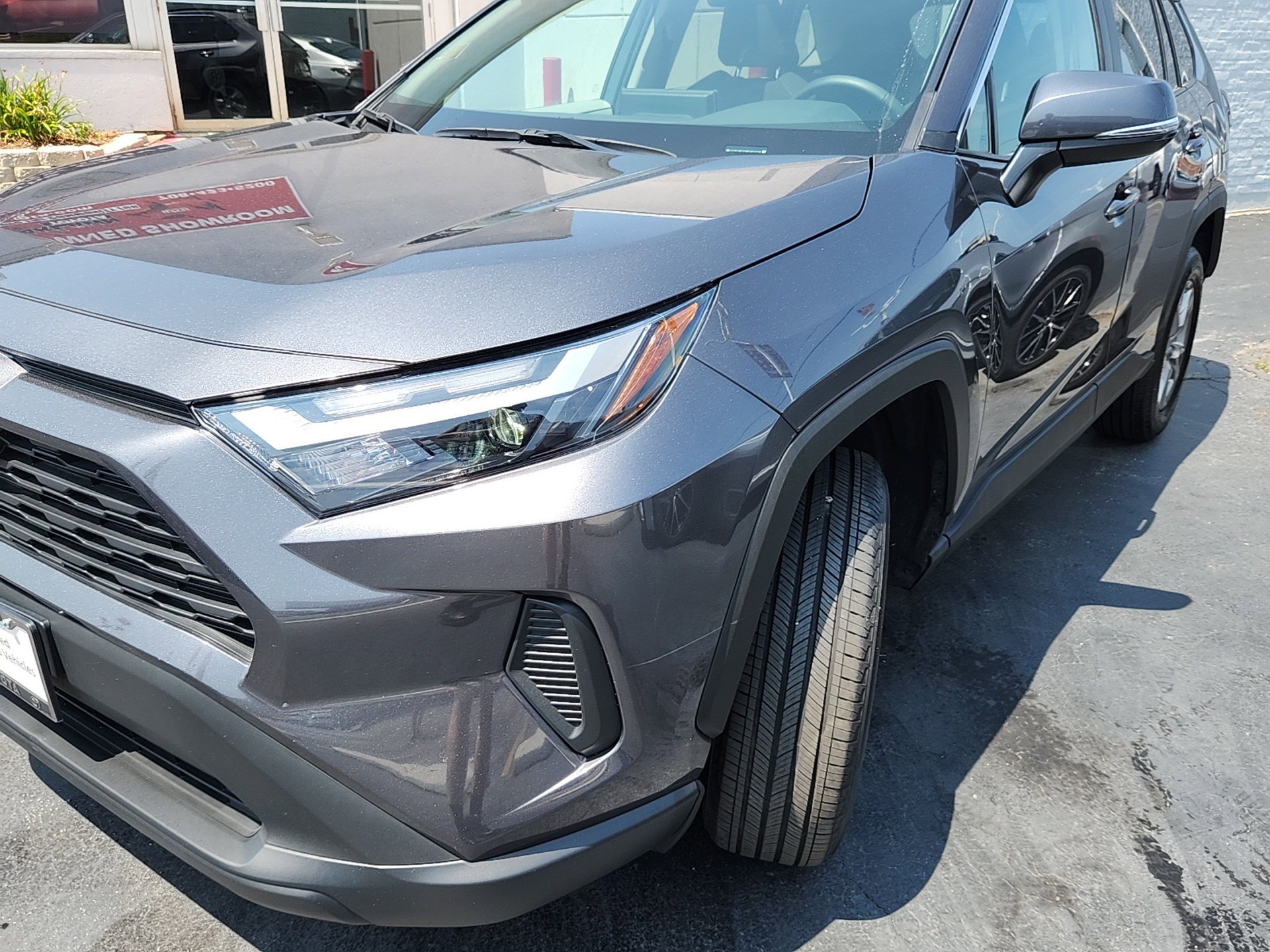 2024 Toyota RAV4 XLE photo 8
