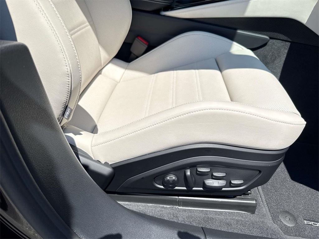 2025 Porsche Panamera 4 photo 18
