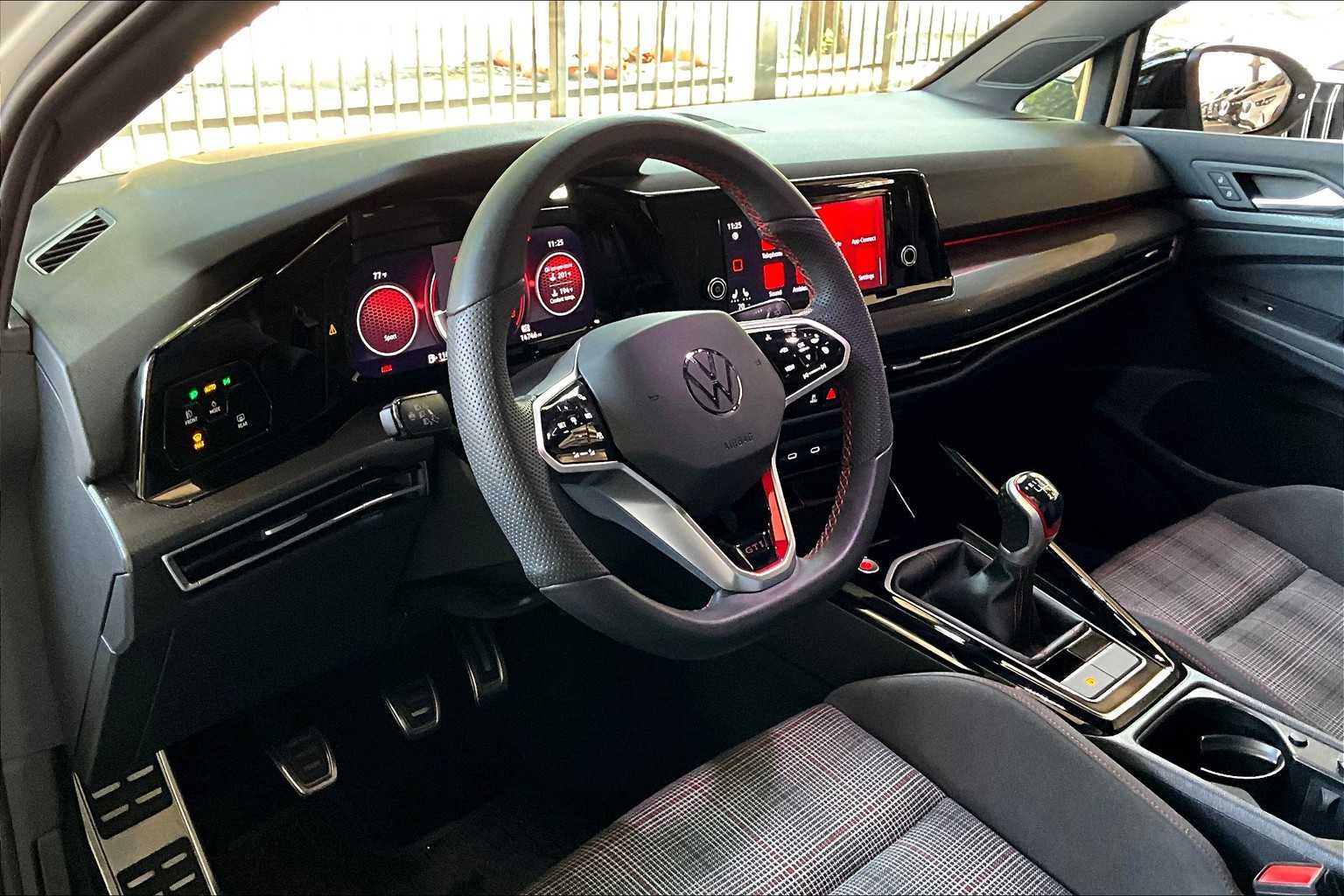 2024 Volkswagen Golf GTI 380 S photo 15
