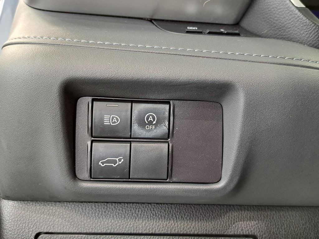 2023 Toyota Highlander L photo 13