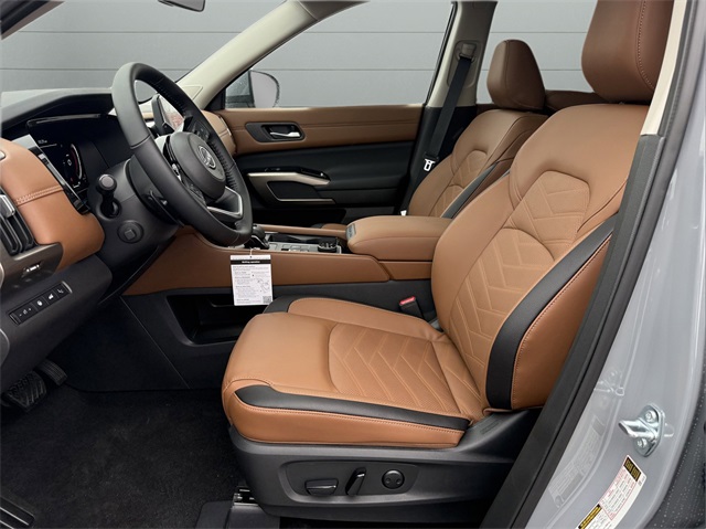 2025 Nissan Pathfinder Platinum photo 10
