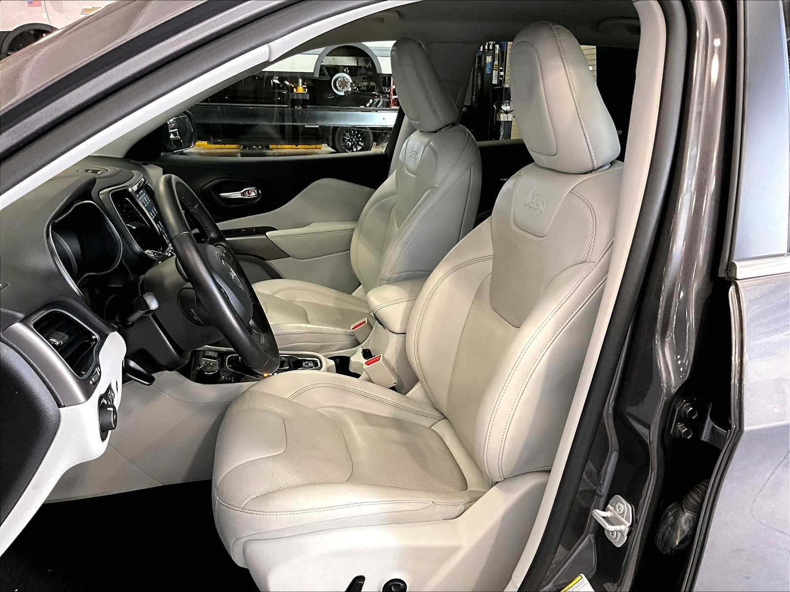 2020 Jeep Cherokee Limited photo 10