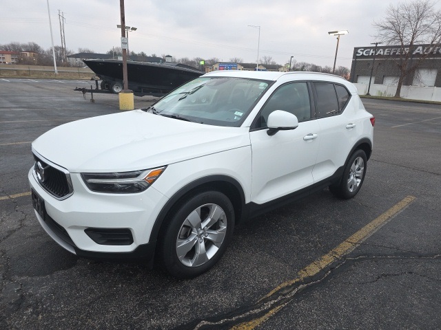 2020 Volvo XC40 Momentum's photo
