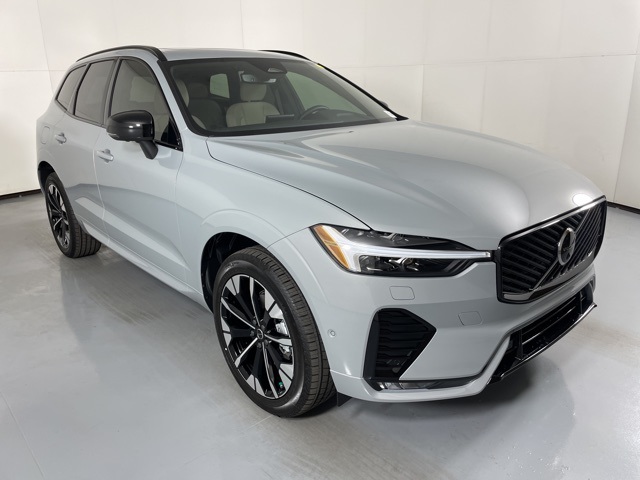 2026 Volvo XC60 B5 Plus photo 2