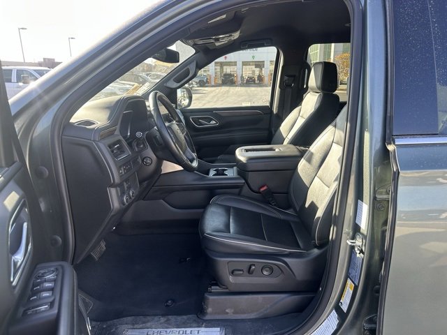 2023 Chevrolet Suburban Premier photo 2