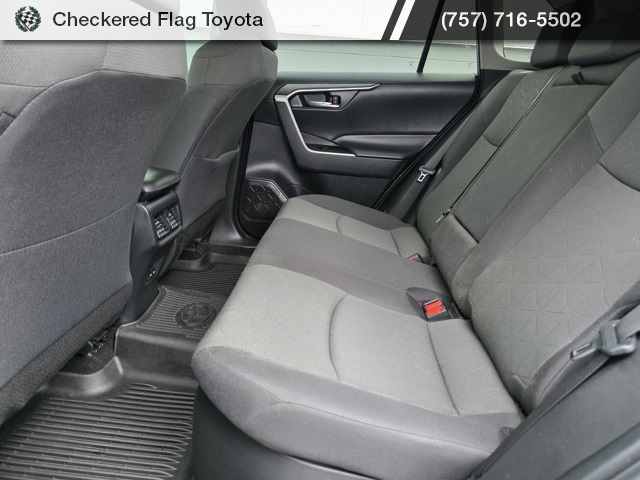 2024 Toyota RAV4 Hybrid XLE photo 31