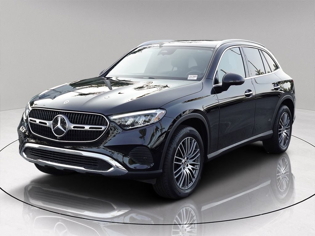 2025 Mercedes Benz GLC 300 photo 3