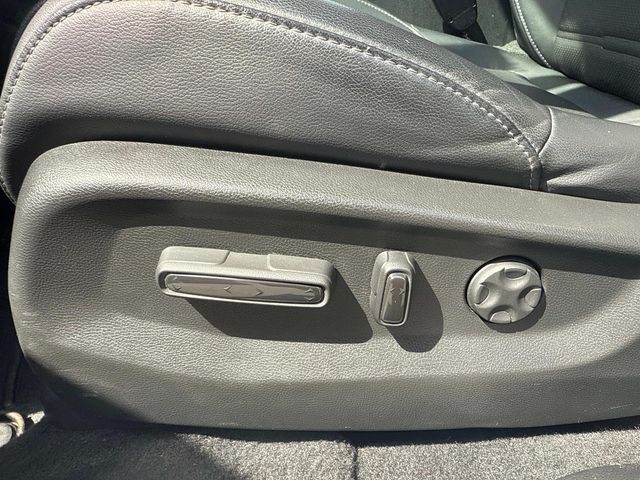 2022 Honda CR-V Touring photo 18