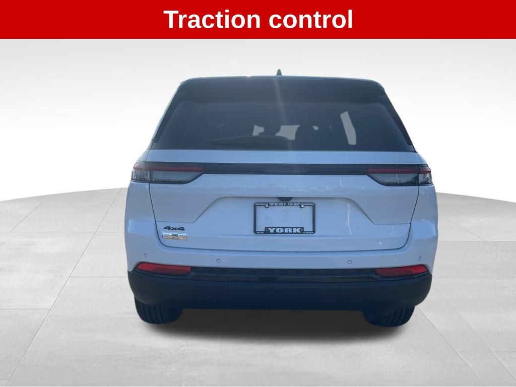 2025 Jeep Grand Cherokee Laredo photo 4