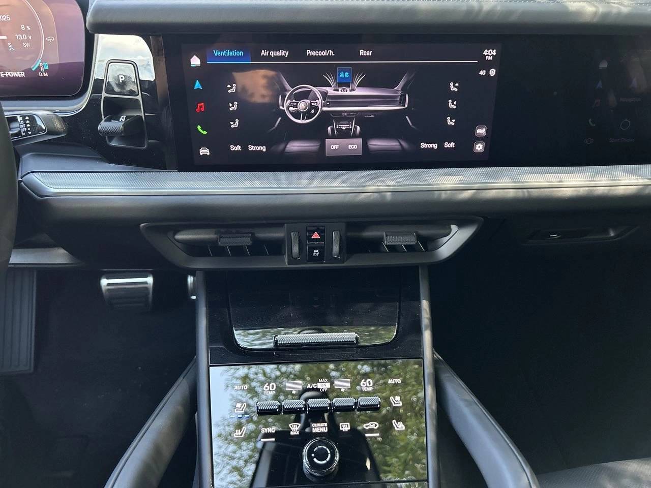2025 Porsche Cayenne E-Hybrid Coupe photo 22