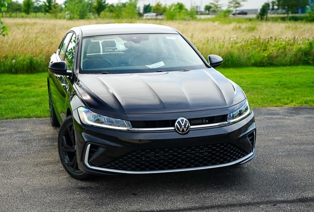 2025 Volkswagen Jetta 1.5T SE photo 2