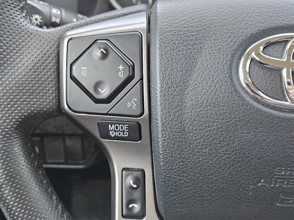 2020 Toyota Tacoma SR5 photo 22