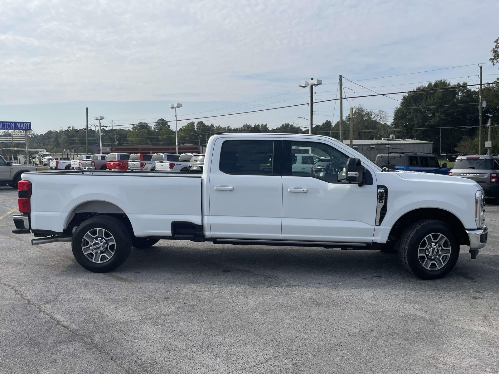 2026 Ford F-350 Lariat photo 2