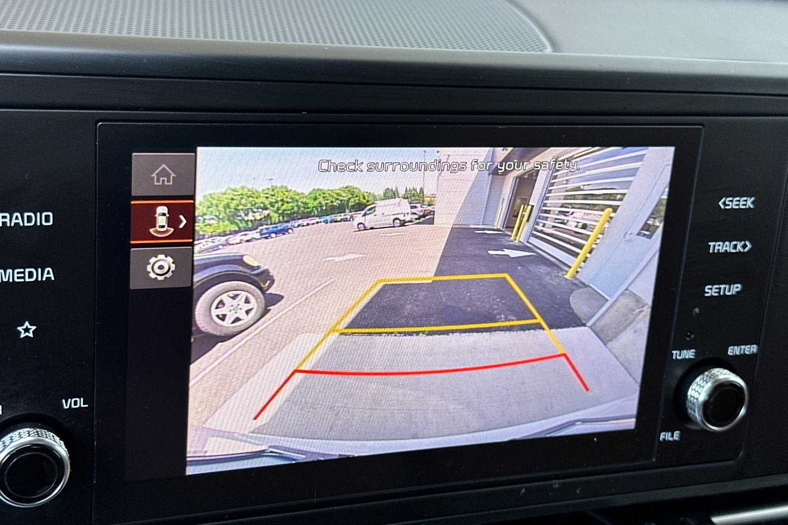 2024 Kia Carnival LX photo 21