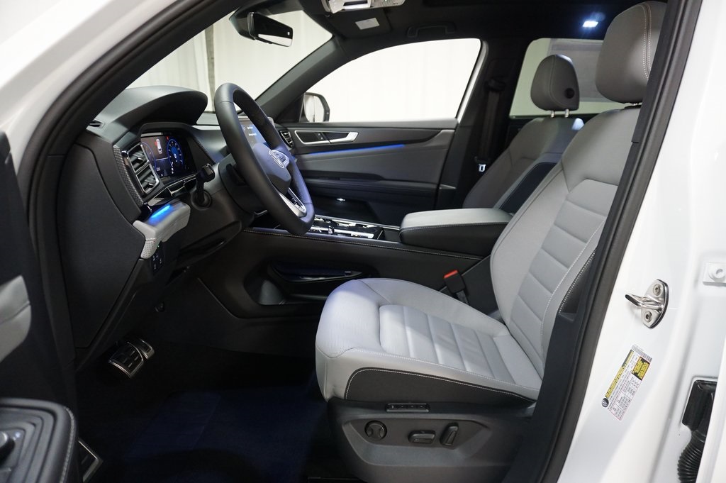 2025 Volkswagen Atlas Cross Sport SEL R-Line photo 9