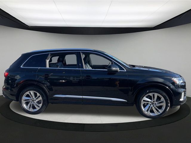 2024 Audi Q7 55 Premium Plus photo 2