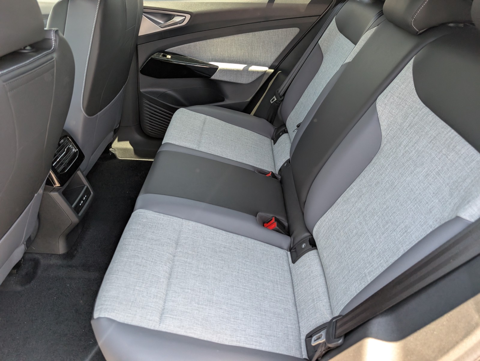 New 2025 Silver Mist Metallic Volkswagen Pro image 20