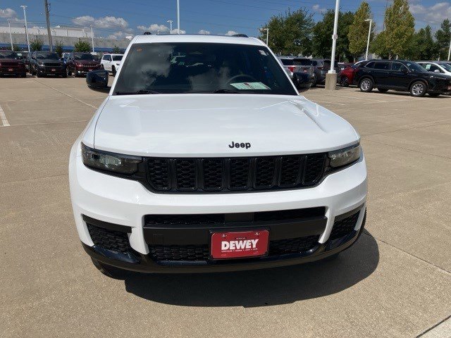 2023 Jeep Grand Cherokee Laredo Altitude photo 2
