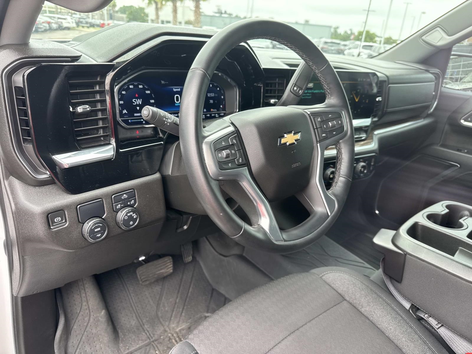 2023 Chevrolet Silverado 1500 LT photo 16