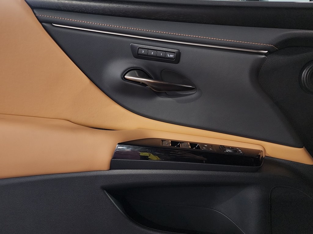 2025 Lexus ES 350 photo 11