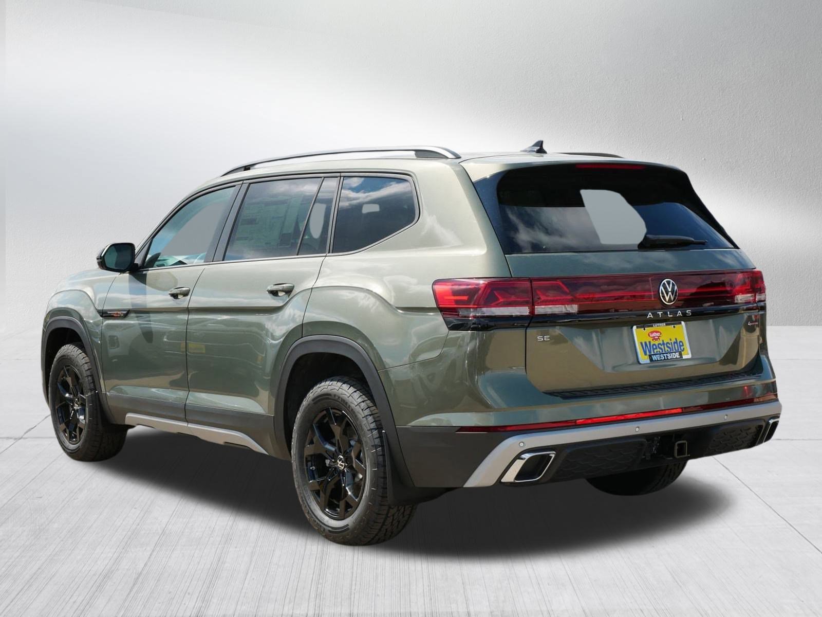 2025 Volkswagen Atlas Peak Edition SE photo 2