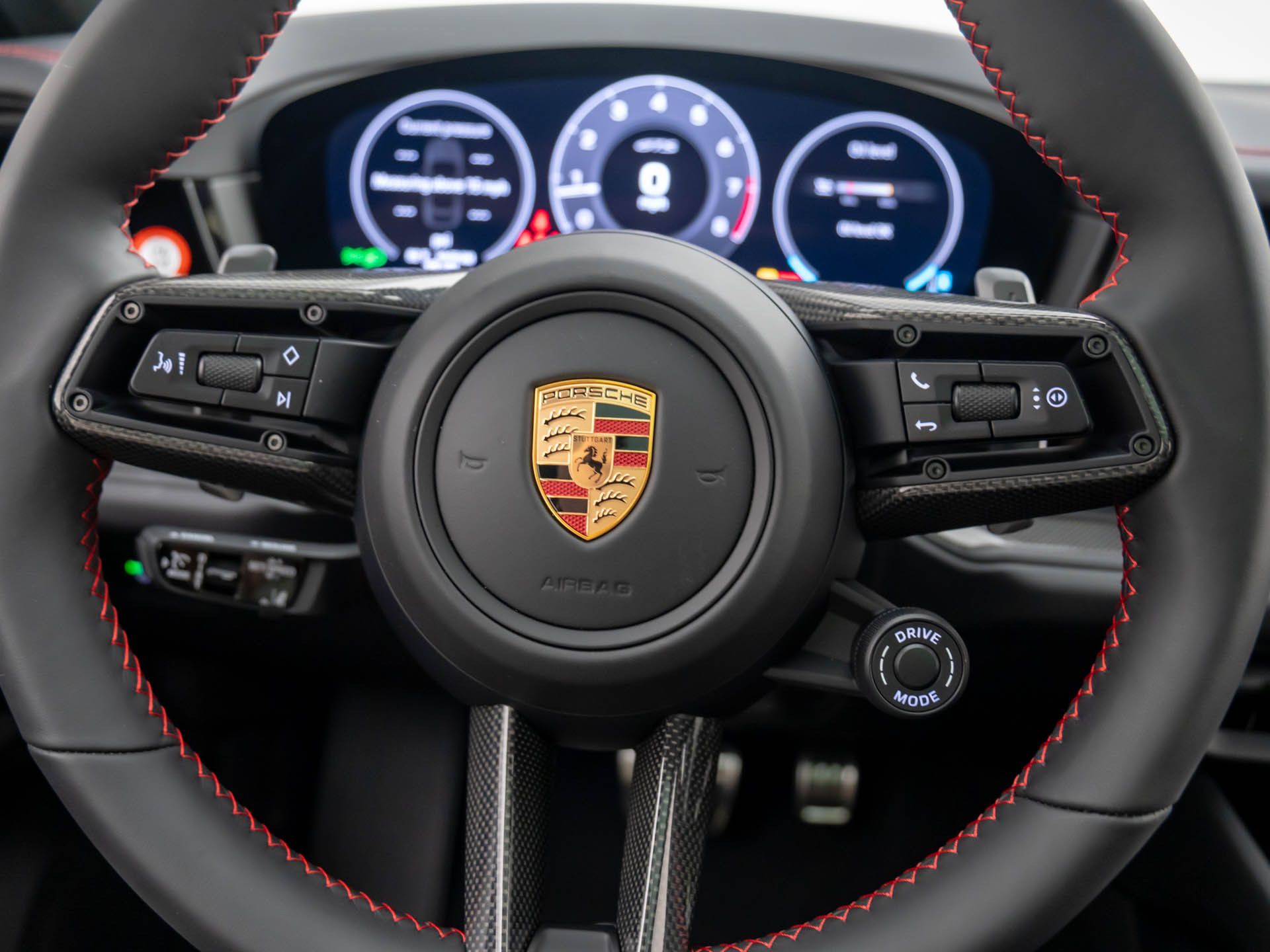2025 Porsche Cayenne Coupe GTS photo 18