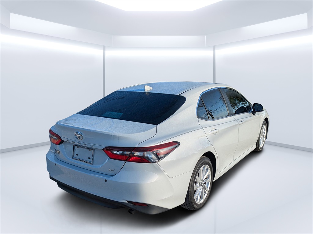 2022 Toyota Camry LE photo 3