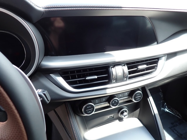 2025 Alfa Romeo Stelvio Sprint Base photo 15