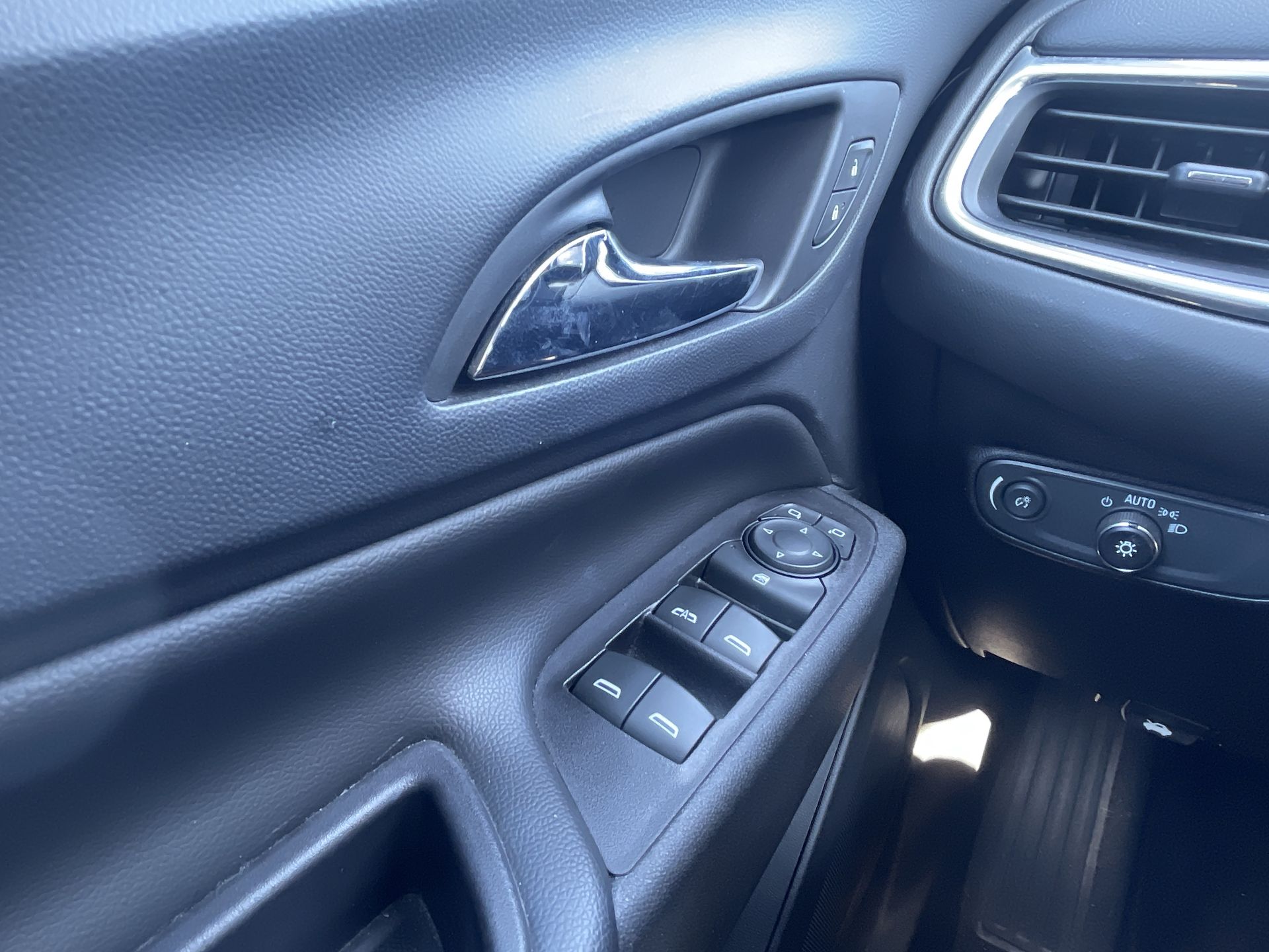 2019 Chevrolet Equinox LT photo 47