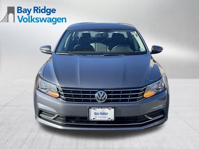 2018 Volkswagen Passat SE photo 2