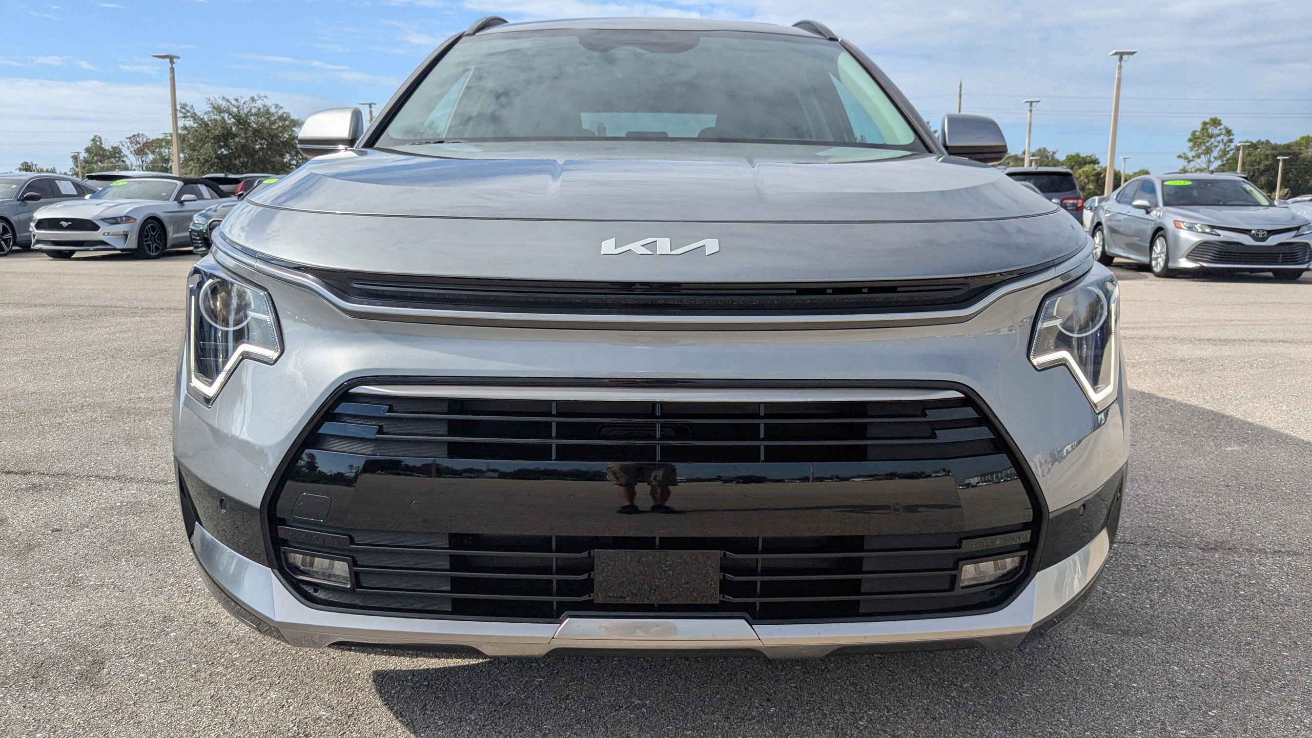 2025 Kia Niro SX Touring photo 3