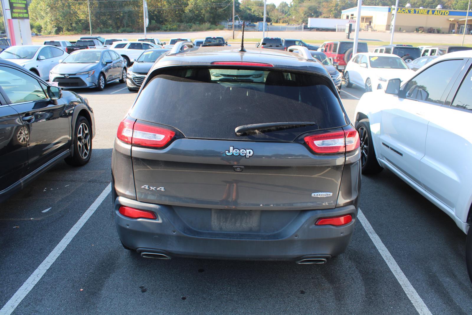 2017 Jeep Cherokee Latitude photo 3