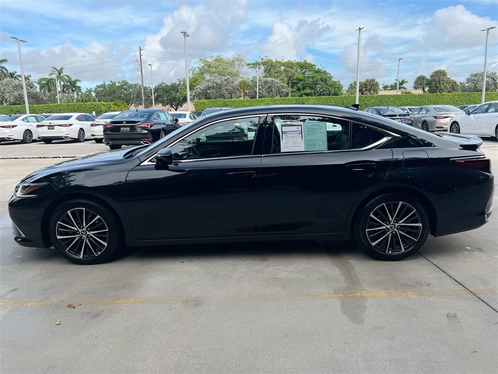 2024 Lexus ES 300h Premium photo 4