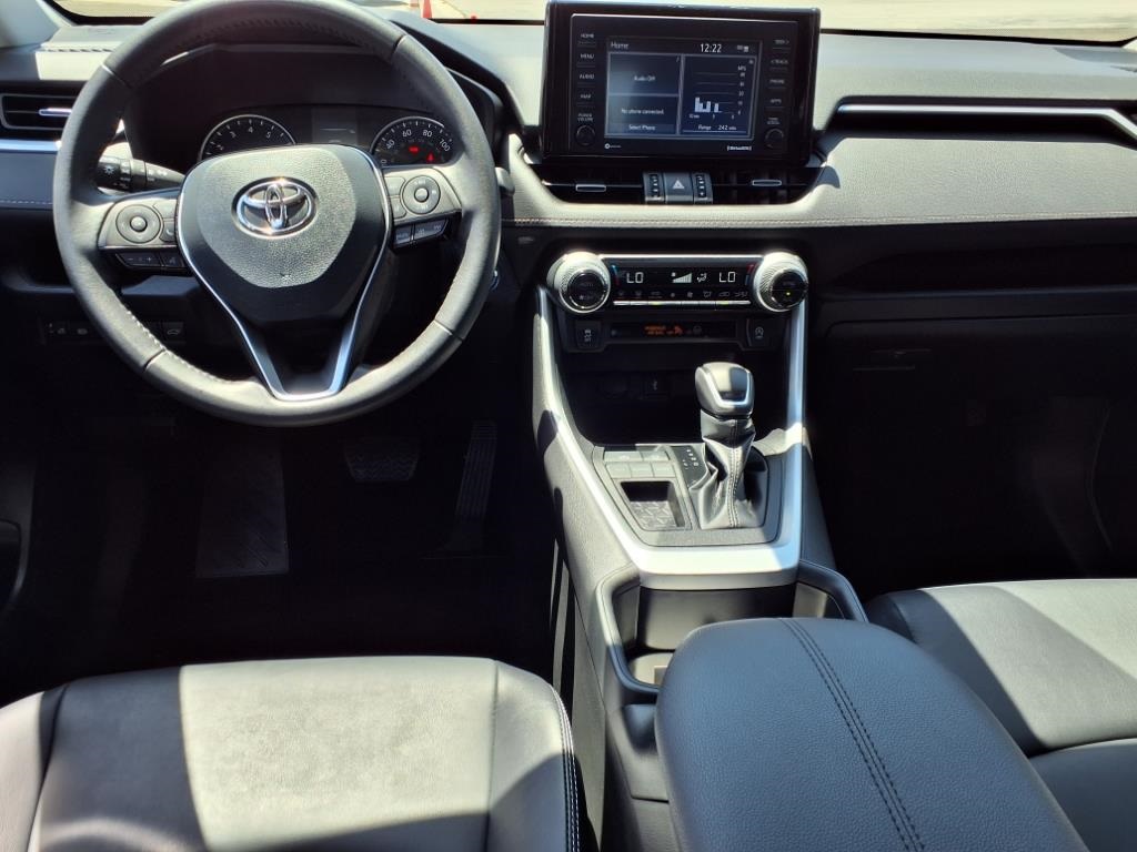 2022 Toyota RAV4 XLE Premium photo 9
