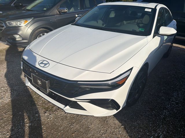 2024 Hyundai Elantra SEL photo 5