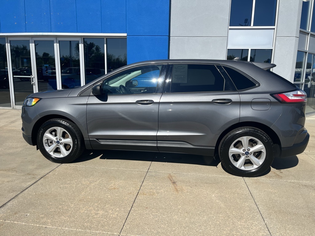 2021 Ford Edge SE photo 2