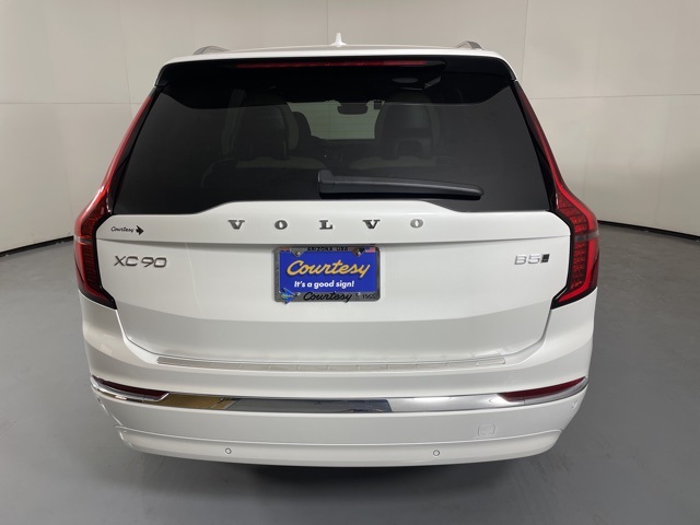2025 Volvo XC90 B5 AWD Plus photo 7