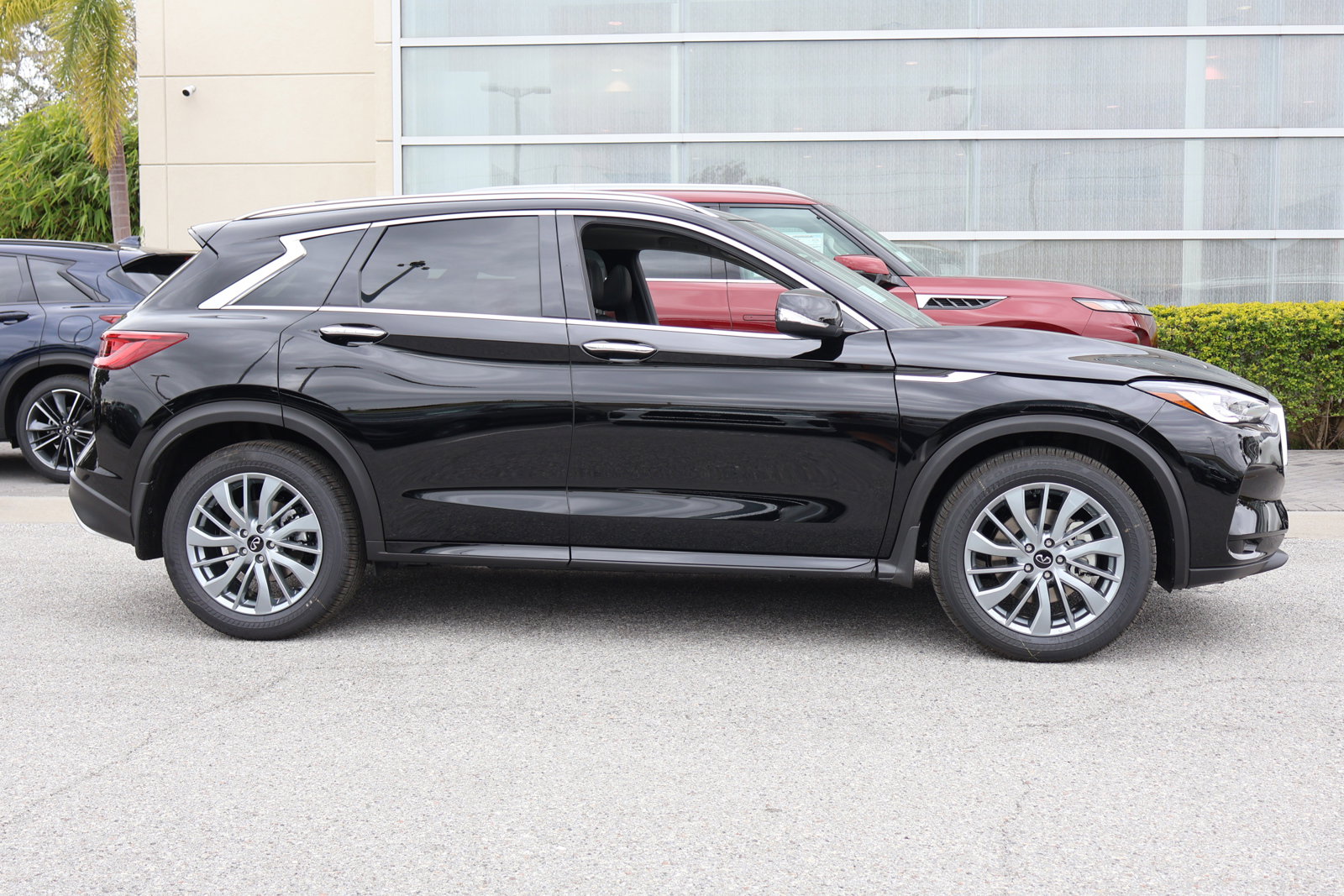 2025 Infiniti QX50 Luxe photo 7
